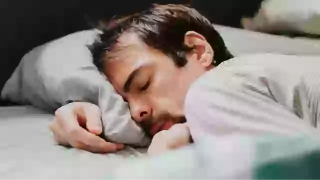 Terrifying reason you sometimes feels like you’re falling right before you sleep.