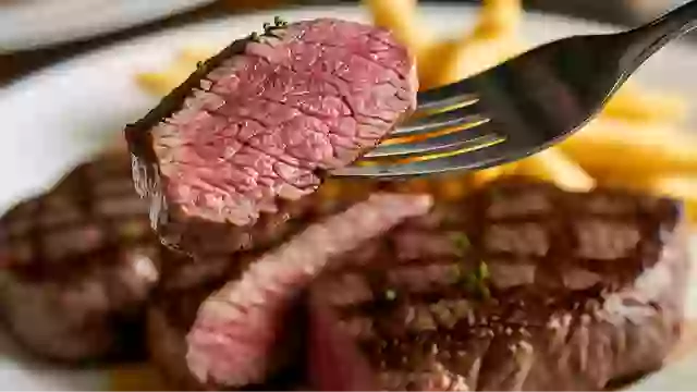 Experts explain why we’re able to eat rare steak but not rare chicken.