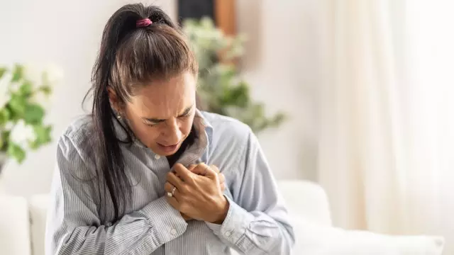 Doctor reveals one silent symptom that can appear days before a heart attack strikes.