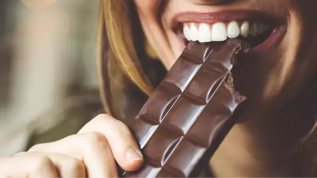 Expert Reveals the ‘Ideal Amount’ of Dark Chocolate That May Lower Health Risks